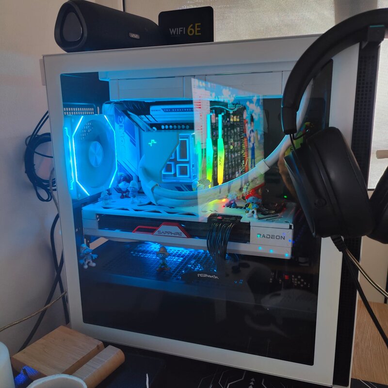 Pure AMD Radeon RX 7700 XT 12GB cu garantie 2 ani. Pret 2000.